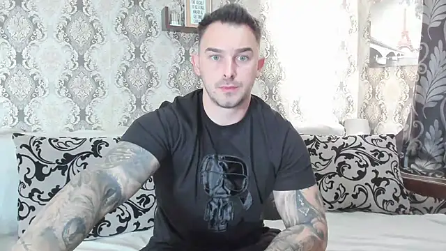 Snapshot of Jonmusclemaster chatting on 01-20-25, 10:40 Jonmusclemaster online show from 01-20-25, 10:40