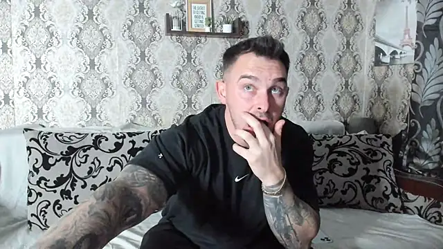 Snapshot of Jonmusclemaster chatting on 01-20-25, 08:29 Jonmusclemaster online show from 01-20-25, 08:29
