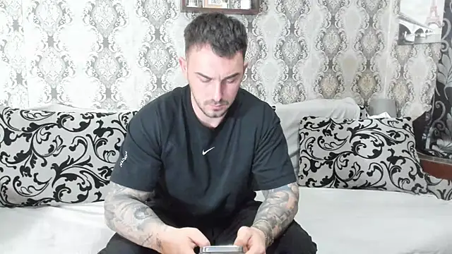 Snapshot of Jonmusclemaster chatting on 01-26-25, 08:45 Jonmusclemaster online show from 01-26-25, 08:45