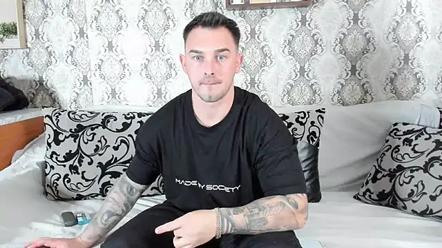Snapshot of Jonmusclemaster chatting on 01-30-25, 11:01 Jonmusclemaster online show from 01-30-25, 11:01