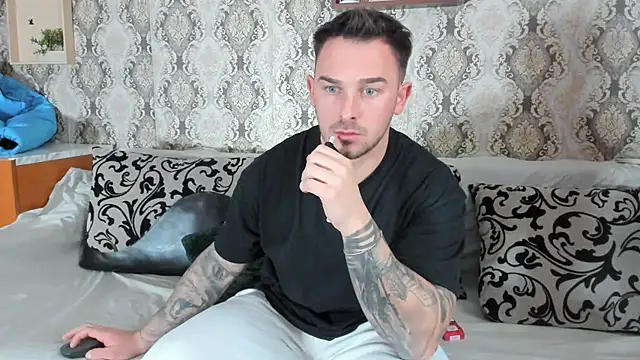 Snapshot of Jonmusclemaster chatting on 02-04-25, 11:16 Jonmusclemaster online show from 02-04-25, 11:16