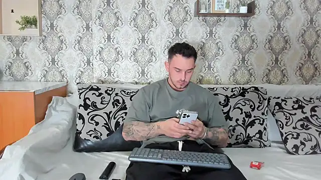 Snapshot of Jonmusclemaster chatting on 02-05-25, 08:25 Jonmusclemaster online show from 02-05-25, 08:25