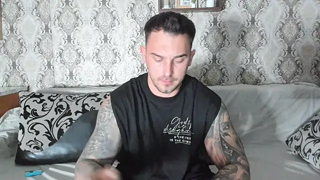 Snapshot of Jonmusclemaster chatting on 02-14-25, 08:37 Jonmusclemaster online show from 02-14-25, 08:37