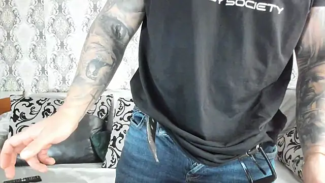 Snapshot of Jonmusclemaster chatting on 02-16-25, 12:10 Jonmusclemaster online show from 02-16-25, 12:10