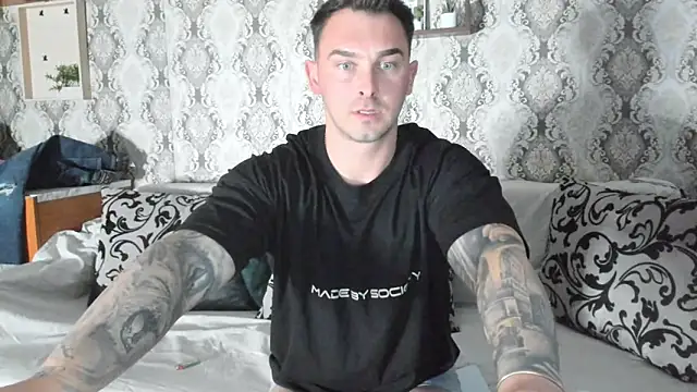 Snapshot of Jonmusclemaster chatting on 02-16-25, 03:16 Jonmusclemaster online show from 02-16-25, 03:16