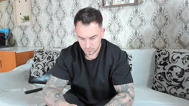 Snapshot of Jonmusclemaster chatting on 02-19-25, 12:33 Jonmusclemaster online show from 02-19-25, 12:33