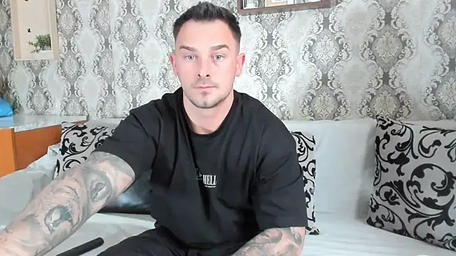 Snapshot of Jonmusclemaster chatting on 02-20-25, 12:36 Jonmusclemaster online show from 02-20-25, 12:36