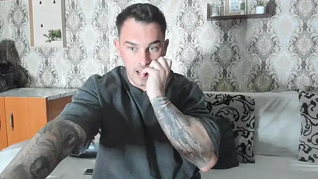 Snapshot of Jonmusclemaster chatting on 02-25-25, 08:51 Jonmusclemaster online show from 02-25-25, 08:51