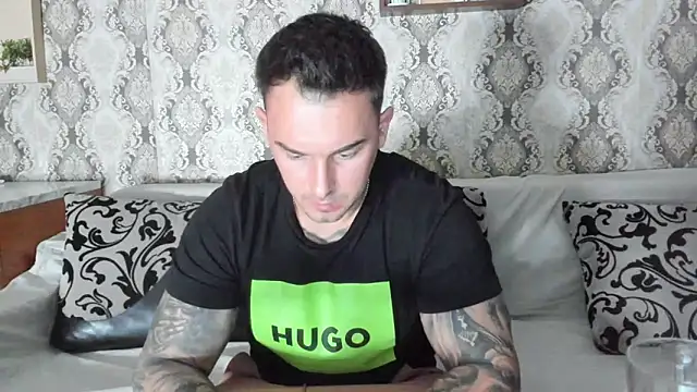 Snapshot of Jonmusclemaster chatting on 03-06-25, 08:37 Jonmusclemaster online show from 03-06-25, 08:37