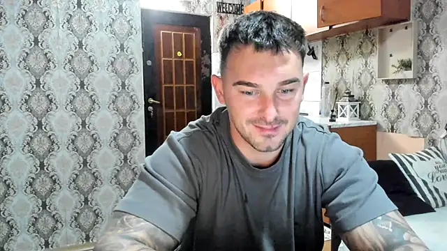 Snapshot of Jonmusclemaster chatting on 09-19-25, 08:20 Jonmusclemaster online show from 09-19-25, 08:20