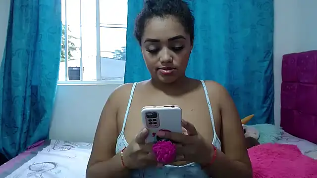 Snapshot of kiara_milf_ chatting on 01-03-25, 09:26 kiara milf online show from 01-03-25, 09:26