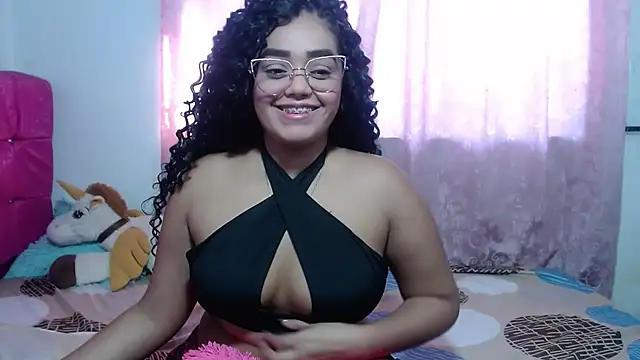 Snapshot of kiara_milf_ chatting on 10-14-25, 08:53 kiara milf online show from 10-14-25, 08:53