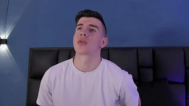 MikaelSlow online show from 09-17-25, 04:47