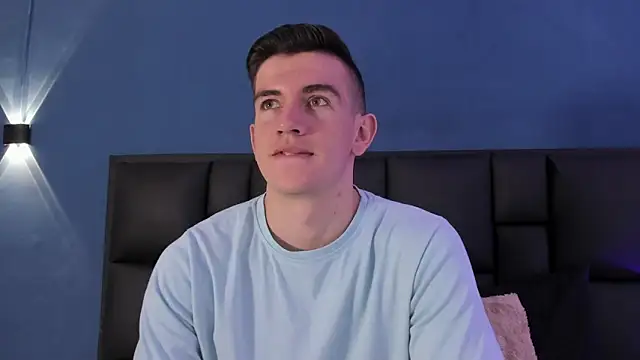 MikaelSlow online show from 09-18-25, 04:03