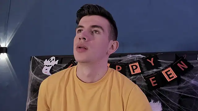 MikaelSlow online show from 10-19-25, 04:35