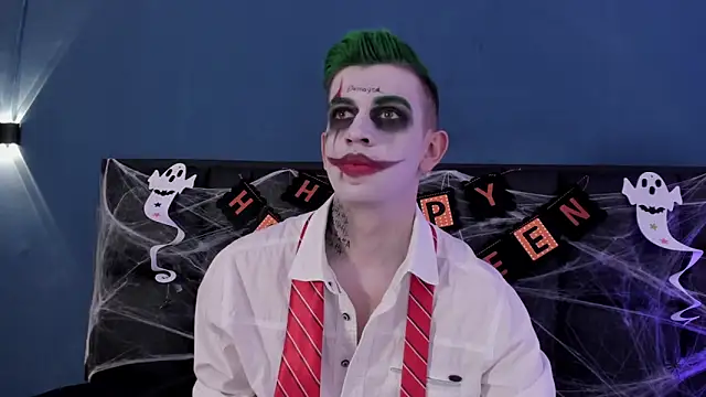 MikaelSlow online show from 10-21-25, 04:02