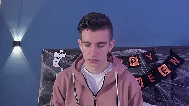 MikaelSlow online show from 10-28-25, 04:05