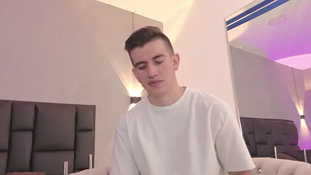 Snapshot of MikaelSlow chatting on 05-21-26, 03:35 MikaelSlow online show from 05-21-26, 03:35
