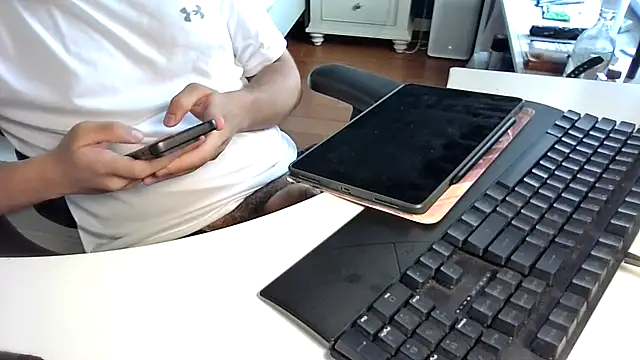 Snapshot of big-pig chatting on 09-14-25, 07:18 big-pig online show from 09-14-25, 07:18