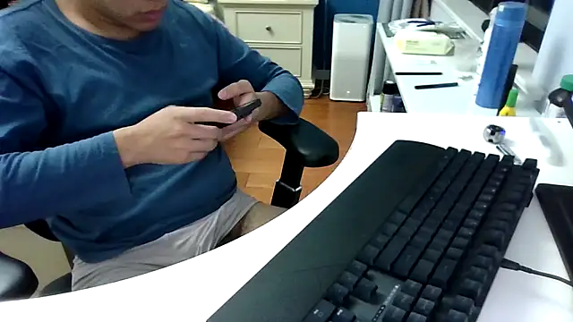 Snapshot of big-pig chatting on 10-24-25, 02:02 big-pig online show from 10-24-25, 02:02