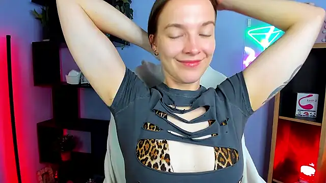 kenzie x online show from 10-31-25, 07:42