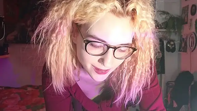 Snapshot of TatianaRomanov chatting on 03-15-26, 09:21 TatianaRomanov online show from 03-15-26, 09:21