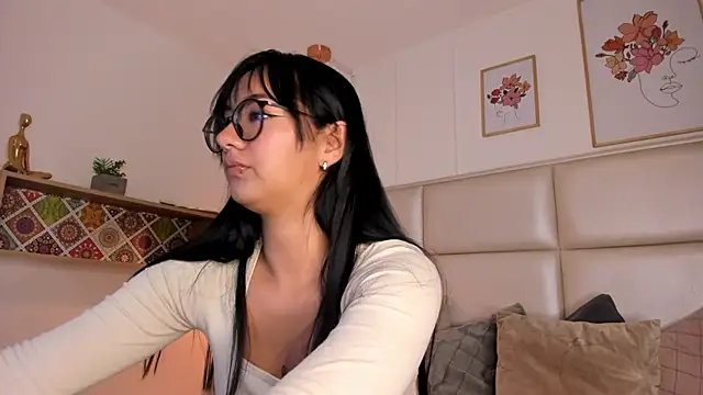 Snapshot of Aily_Yozuko chatting on 02-10-25, 03:35 Aily Yozuko online show from 02-10-25, 03:35