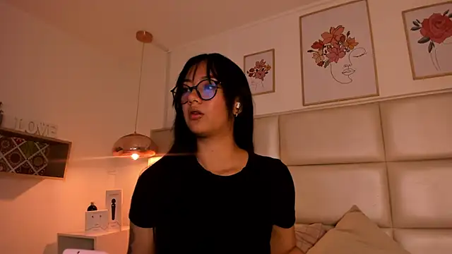 Snapshot of Aily_Yozuko chatting on 02-12-25, 03:29 Aily Yozuko online show from 02-12-25, 03:29