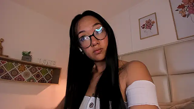 Snapshot of Aily_Yozuko chatting on 02-12-25, 07:34 Aily Yozuko online show from 02-12-25, 07:34