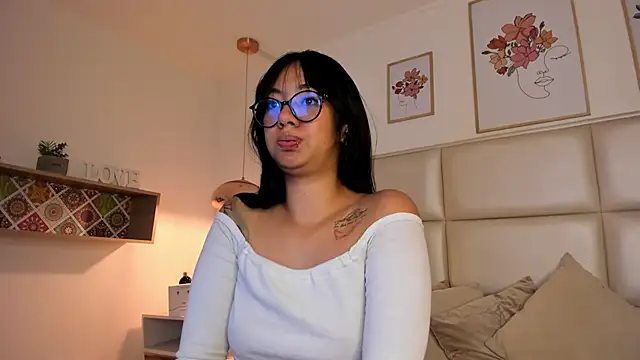 Snapshot of Aily_Yozuko chatting on 02-13-25, 07:56 Aily Yozuko online show from 02-13-25, 07:56