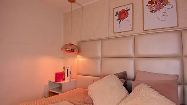 Snapshot of Aily_Yozuko chatting on 09-24-25, 02:37 Aily Yozuko online show from 09-24-25, 02:37