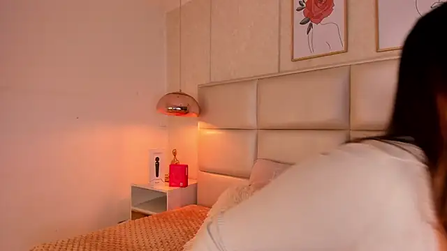 Snapshot of Aily_Yozuko chatting on 10-30-25, 02:57 Aily Yozuko online show from 10-30-25, 02:57