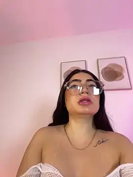 Snapshot of Mia_222 chatting on 05-08-26, 11:04 Mia 222 online show from 05-08-26, 11:04