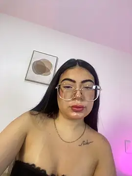 Snapshot of Mia_222 chatting on 06-04-26, 10:32 Mia 222 online show from 06-04-26, 10:32