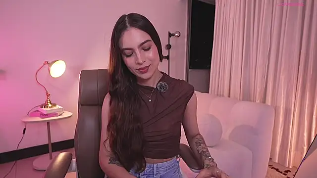 Snapshot of MarianneLane chatting on 06-26-26, 12:15 MarianneLane online show from 06-26-26, 12:15