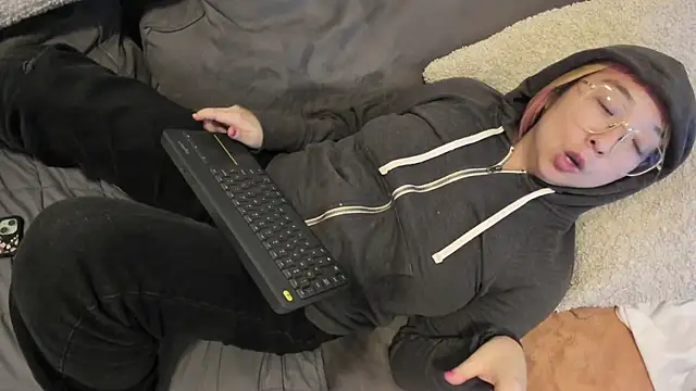 Snapshot of luxgray chatting on 12-10-24, 03:20 luxgray online show from 12-10-24, 03:20