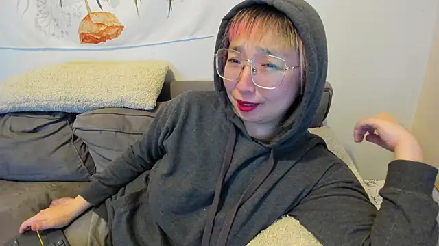 Snapshot of luxgray chatting on 02-01-25, 01:02 luxgray online show from 02-01-25, 01:02