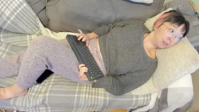 Snapshot of luxgray chatting on 10-18-25, 10:21 luxgray online show from 10-18-25, 10:21