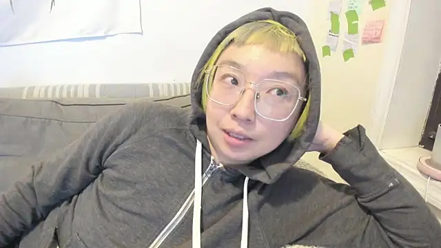 Snapshot of luxgray chatting on 03-23-26, 12:03 luxgray online show from 03-23-26, 12:03