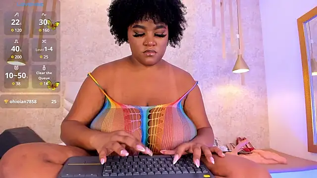 NiiaMoore online show from 01-25-25, 05:08