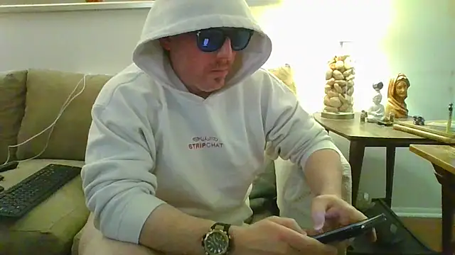 Snapshot of Rock_Pierce chatting on 05-14-26, 11:11 Rock Pierce online show from 05-14-26, 11:11
