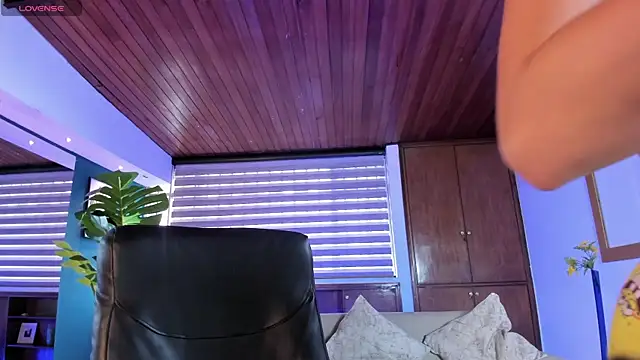 IsabellaaJoness online show from 10-18-25, 11:44