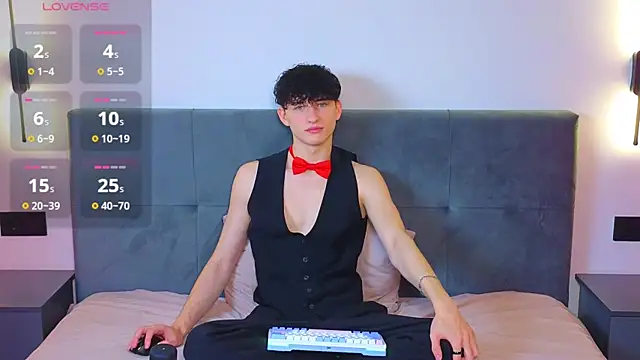 Snapshot of AmondCor chatting on 10-09-25, 12:52 AmondCor online show from 10-09-25, 12:52