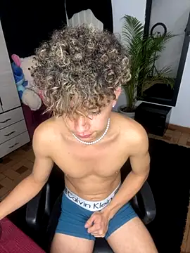 Snapshot of DavidfullOFlove chatting on 09-29-25, 12:16 DavidfullOFlove online show from 09-29-25, 12:16