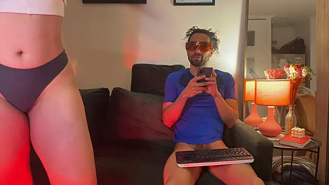 Snapshot of Redfloweer1 chatting on 09-30-25, 01:10 Redfloweer1 online show from 09-30-25, 01:10