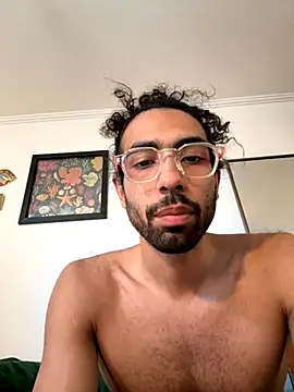 Snapshot of Redfloweer1 chatting on 10-14-25, 02:40 Redfloweer1 online show from 10-14-25, 02:40