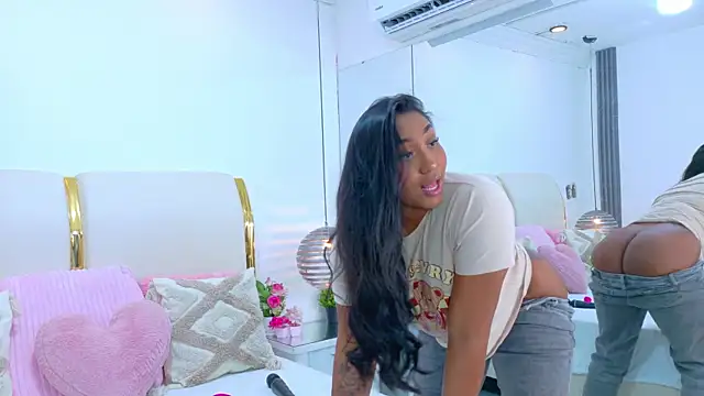 NaiomyLanes online show from 04-21-26, 12:44