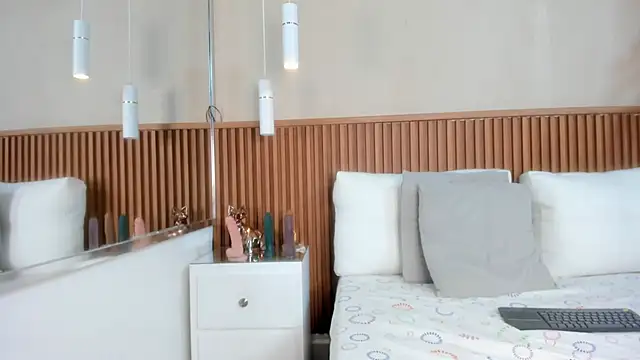 Snapshot of emmy_lander chatting on 11-05-25, 07:36 emmy lander online show from 11-05-25, 07:36