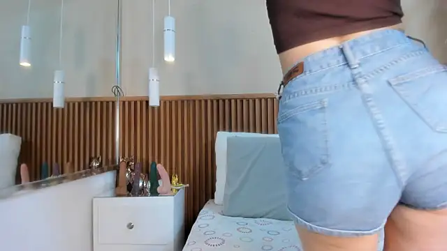 Snapshot of emmy_lander chatting on 11-09-25, 02:04 emmy lander online show from 11-09-25, 02:04