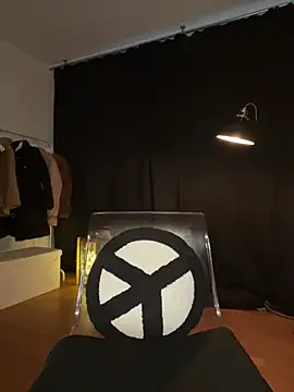 Lena Blom online show from 03-06-25, 05:33